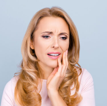 lady having toothache